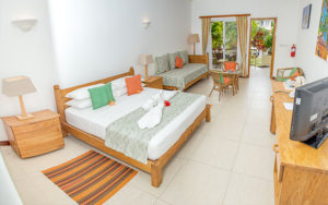 MLS_bed-breakfast-accommodation-seychelles_family-room-bnb_slider_(12)