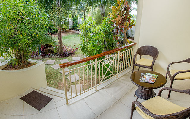 MLS_bed-breakfast-accommodation-seychelles_triple-room-bnb_slider_04
