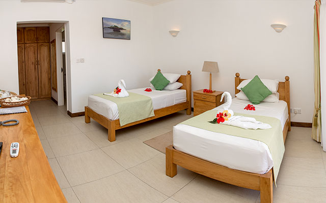 MLS_bed-breakfast-accommodation-seychelles_twin-room-bnb_slider_03